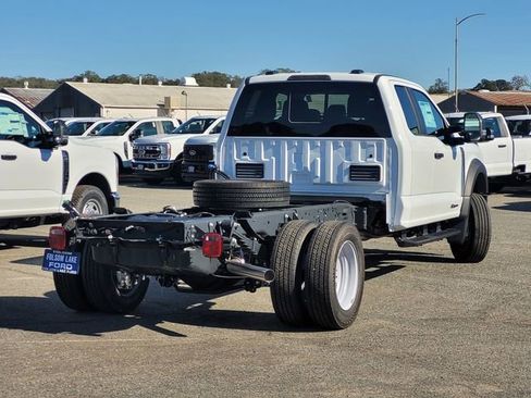 New 2025 Ford F550 4x4 SuperCab Super Duty image 6