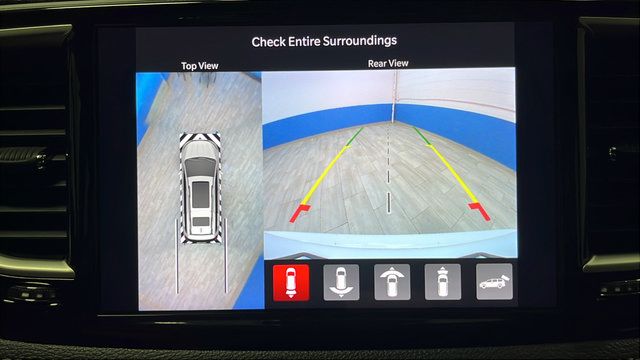 Used 2024 Chrysler Pacifica Limited FWD image 13