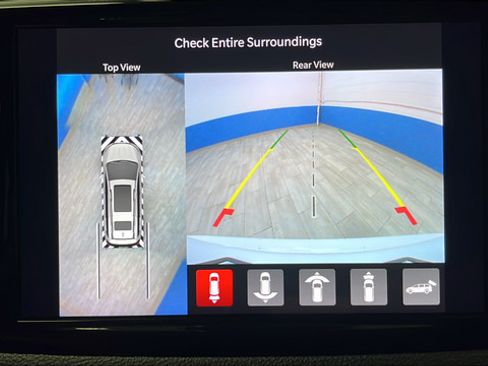 Used 2024 Chrysler Pacifica Limited FWD image 13