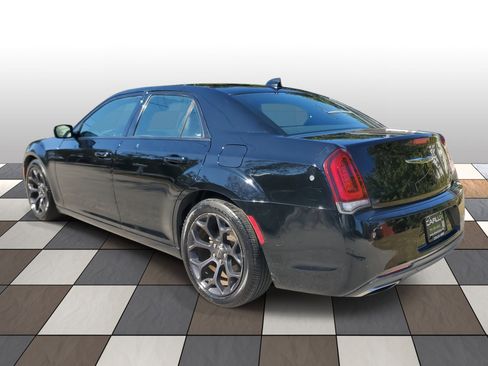 Used 2019 Chrysler 300 S image 6