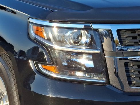 Used 2018 Chevrolet Suburban LT image 9