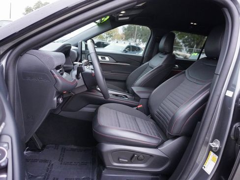 Certified 2025 Ford Explorer ST-Line w/ Premium Package image 10