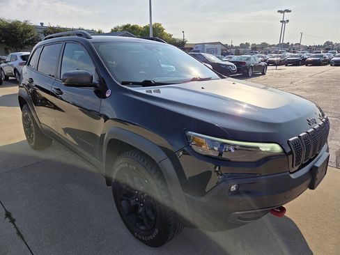 Used 2019 Jeep Cherokee Trailhawk image 1