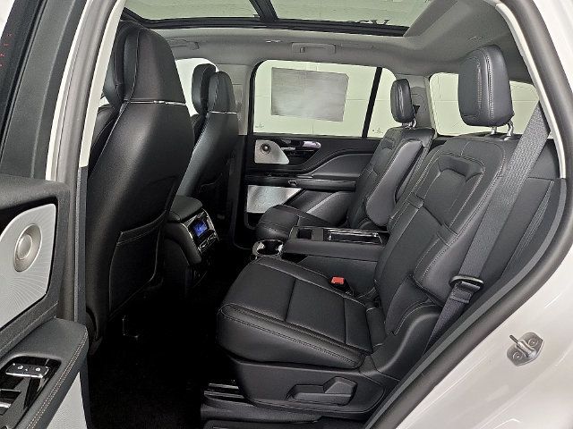 Used 2026 Lincoln Aviator Reserve AWD/4WD image 10