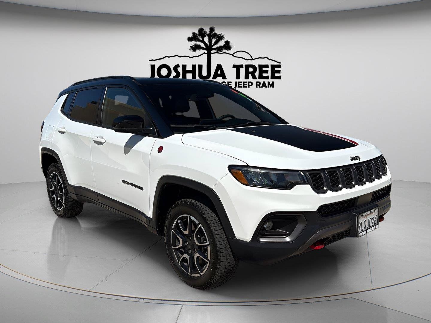 Used 2024 Jeep Compass Trailhawk AWD/4WD image 1