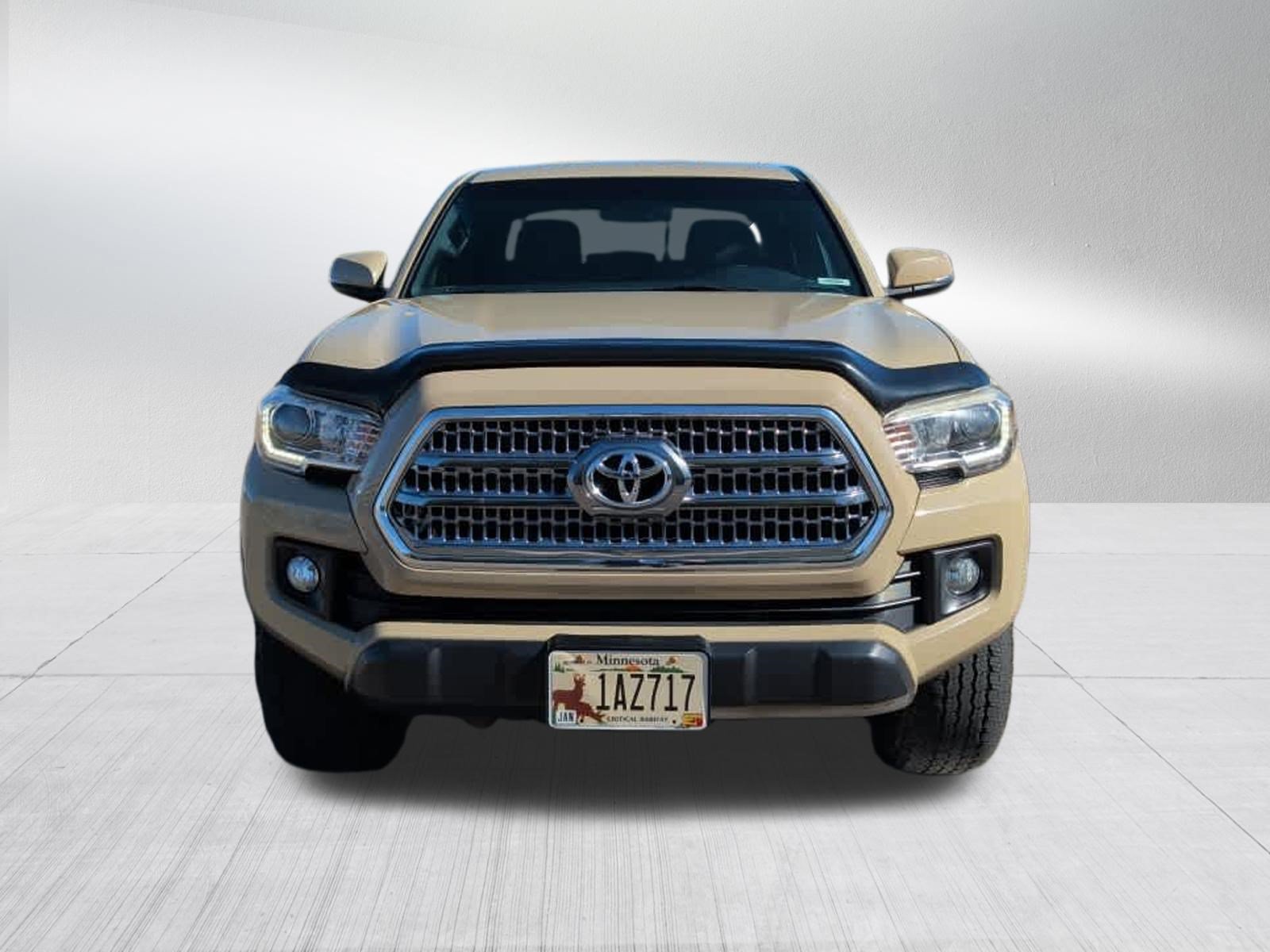 Used 2017 Toyota Tacoma TRD Off-Road w/ Tow Package (A/T) AWD/4WD image 2