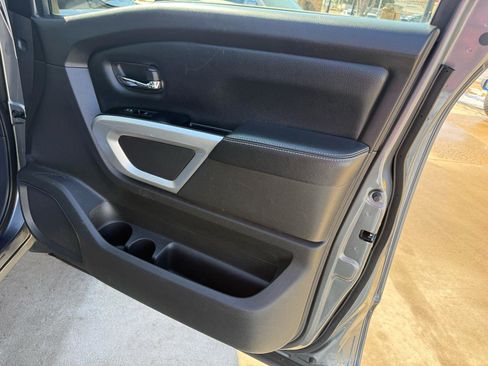 Used 2019 Nissan Titan PRO-4X image 16