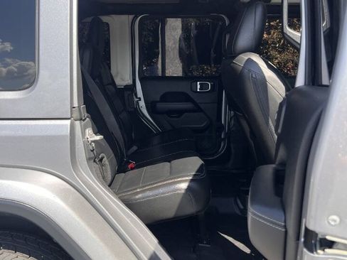 Used 2018 Jeep Wrangler Unlimited Sahara AWD/4WD image 19