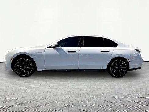 Used 2025 BMW 750e xDrive w/ Premium Package AWD/4WD image 4