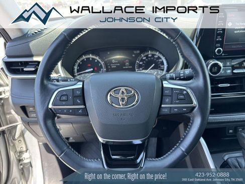 Used 2021 Toyota Highlander XLE AWD/4WD image 29