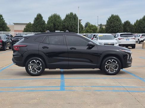 Used 2024 Chevrolet Trax LT FWD image 5