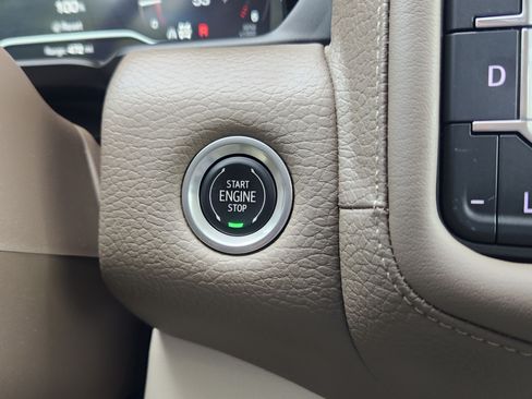 Used 2023 GMC Yukon XL Denali AWD/4WD image 36