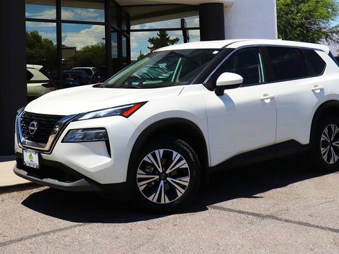 Used 2023 Nissan Rogue SV FWD image 2