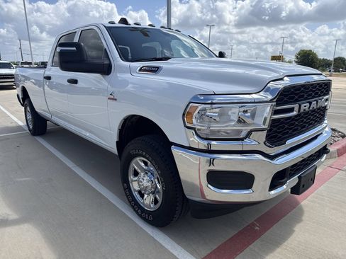 Used 2024 RAM 2500 Tradesman w/ Chrome Appearance Group AWD/4WD image 3