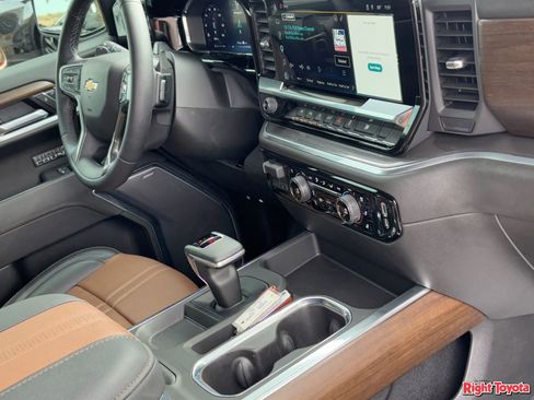Used 2026 Chevrolet Silverado 1500 High Country RWD image 11