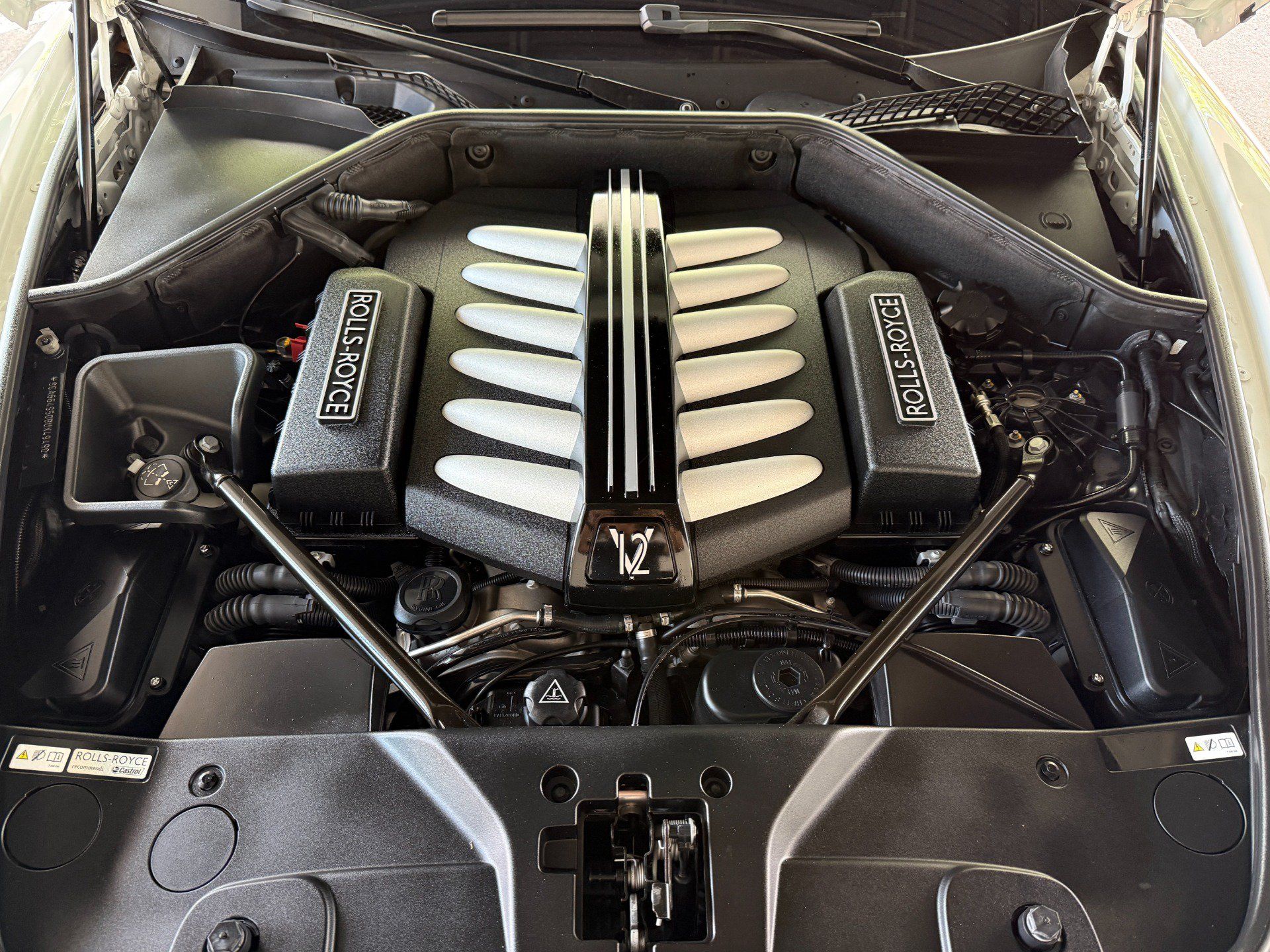 Used 2011 Rolls-Royce Ghost RWD image 38