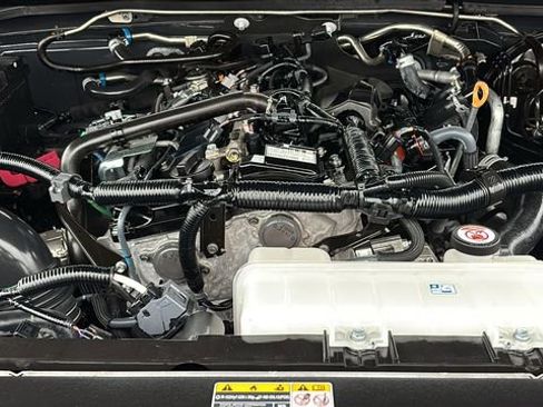 Used 2025 Toyota Tacoma TRD Sport AWD/4WD image 35