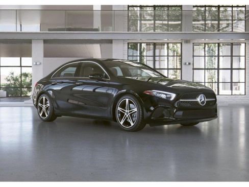 Certified 2022 Mercedes-Benz A 220 4MATIC image 24