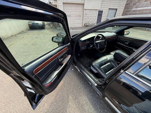 Used 1997 Cadillac De Ville Sedan w/ Comfort/Convenience Pkg image 7