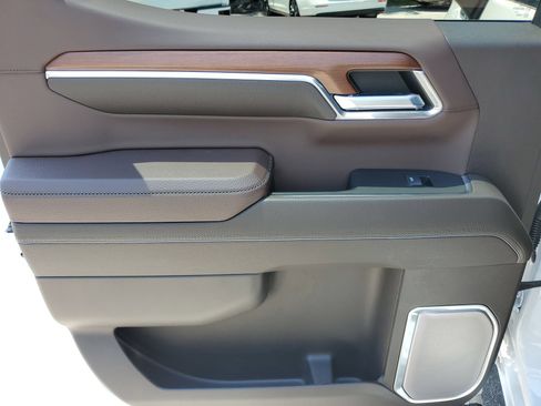 Used 2023 GMC Sierra 1500 Denali w/ Denali Reserve Package AWD/4WD image 9