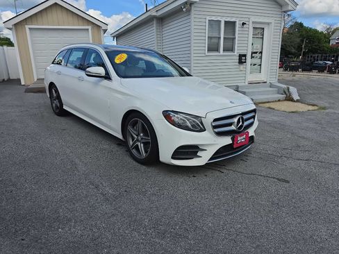 Used 2017 Mercedes-Benz E 400 4MATIC Wagon image 2