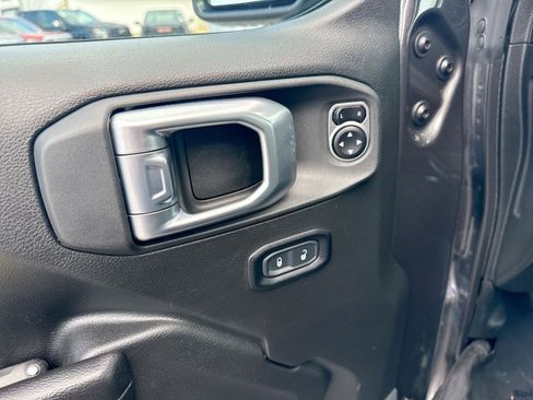 Used 2024 Jeep Wrangler Sport S image 15