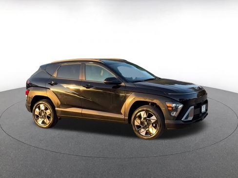 Used 2025 Hyundai Kona SEL image 2