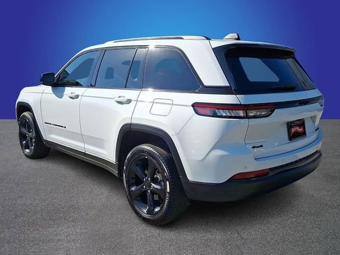 Used 2025 Jeep Grand Cherokee Limited w/ Black Appearance Package AWD/4WD image 7