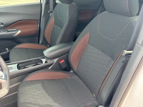 Used 2024 Nissan Kicks SR image 10