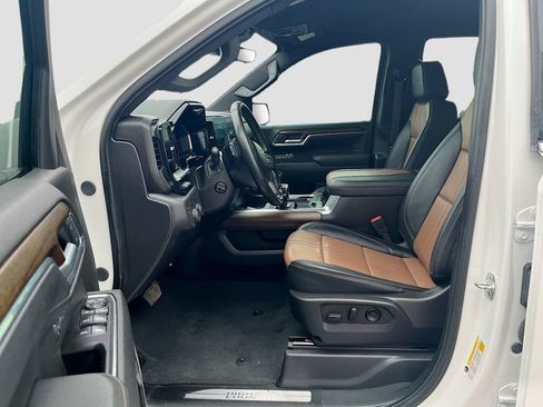 Used 2025 Chevrolet Silverado 1500 High Country w/ Technology Package AWD/4WD image 22