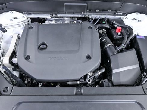 Certified 2025 Volvo XC90 B6 Plus image 34