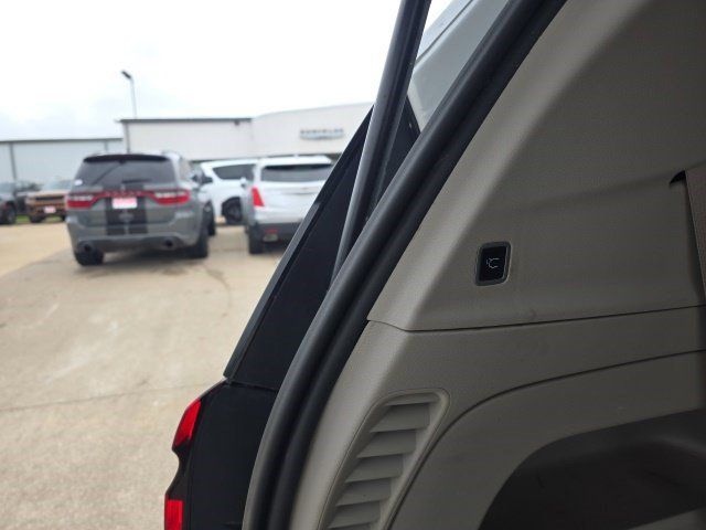 Certified 2022 Chrysler Pacifica Touring-L AWD/4WD image 11