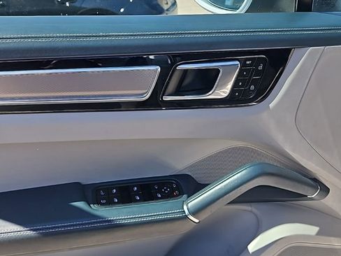 Used 2019 Porsche Cayenne E-Hybrid image 11