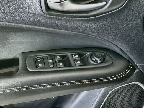 Used 2018 Jeep Compass Latitude w/ Popular Equipment Group FWD image 15