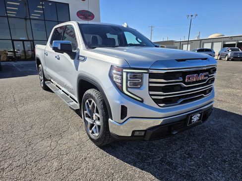Used 2022 GMC Sierra 1500 SLT image 1