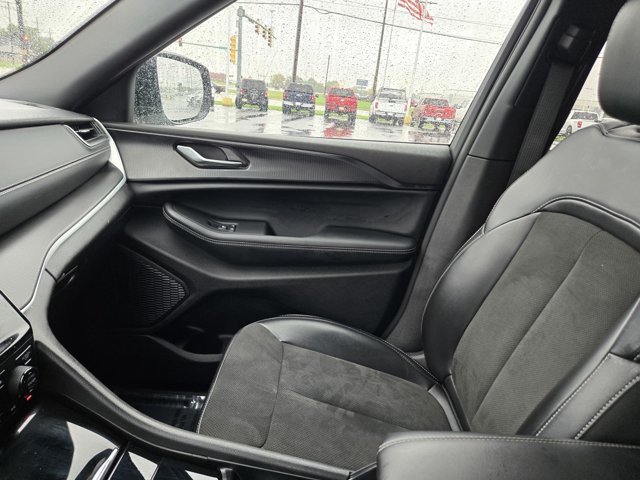 Used 2025 Jeep Grand Cherokee 4WD image 15