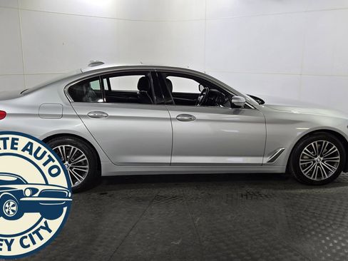 Used 2018 BMW 530i xDrive w/ Premium Package image 8