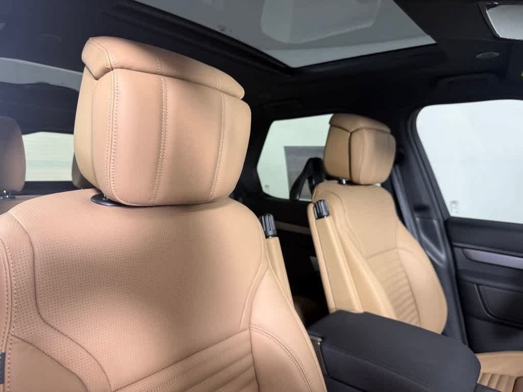 New 2026 Land Rover Discovery Limited Edition AWD/4WD image 30