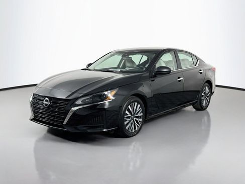 Used 2025 Nissan Altima 2.5 SV FWD image 1