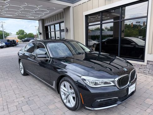 Used 2017 BMW 750i xDrive AWD/4WD image 9