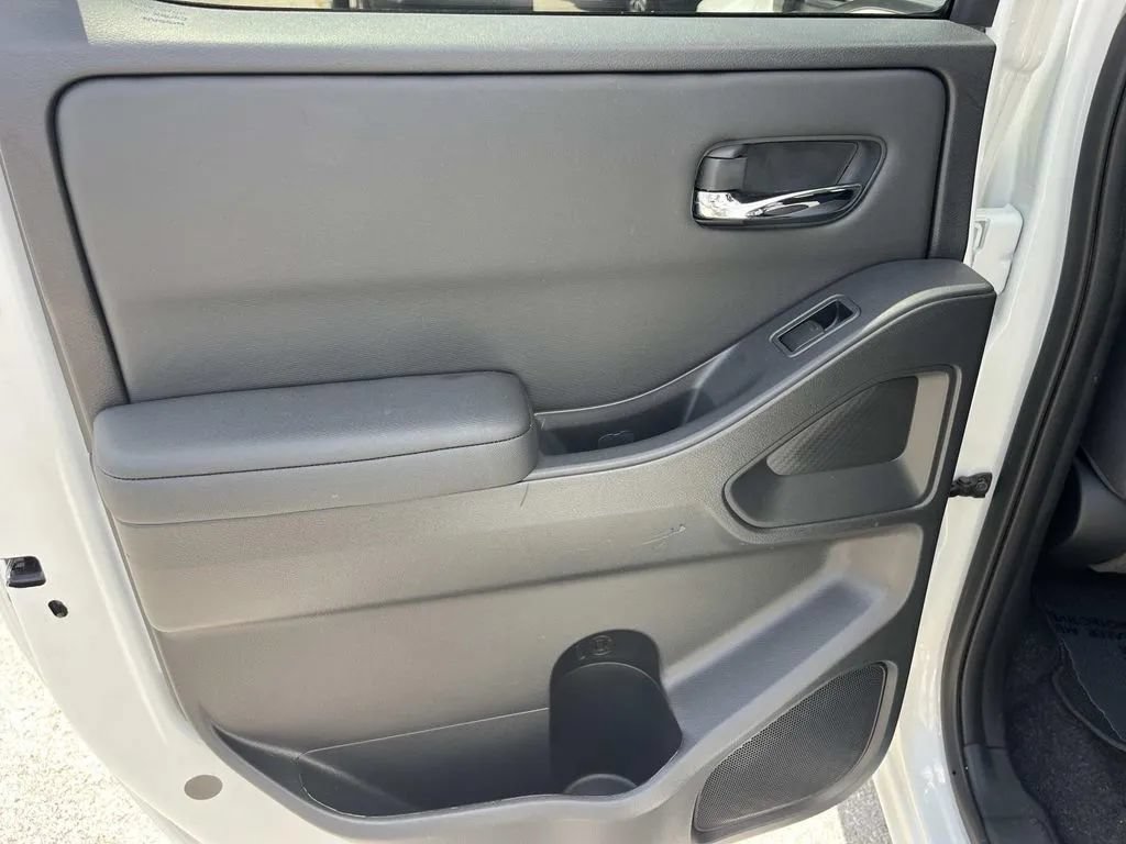 Used 2024 Nissan Frontier SV w/ Technology Package RWD image 18