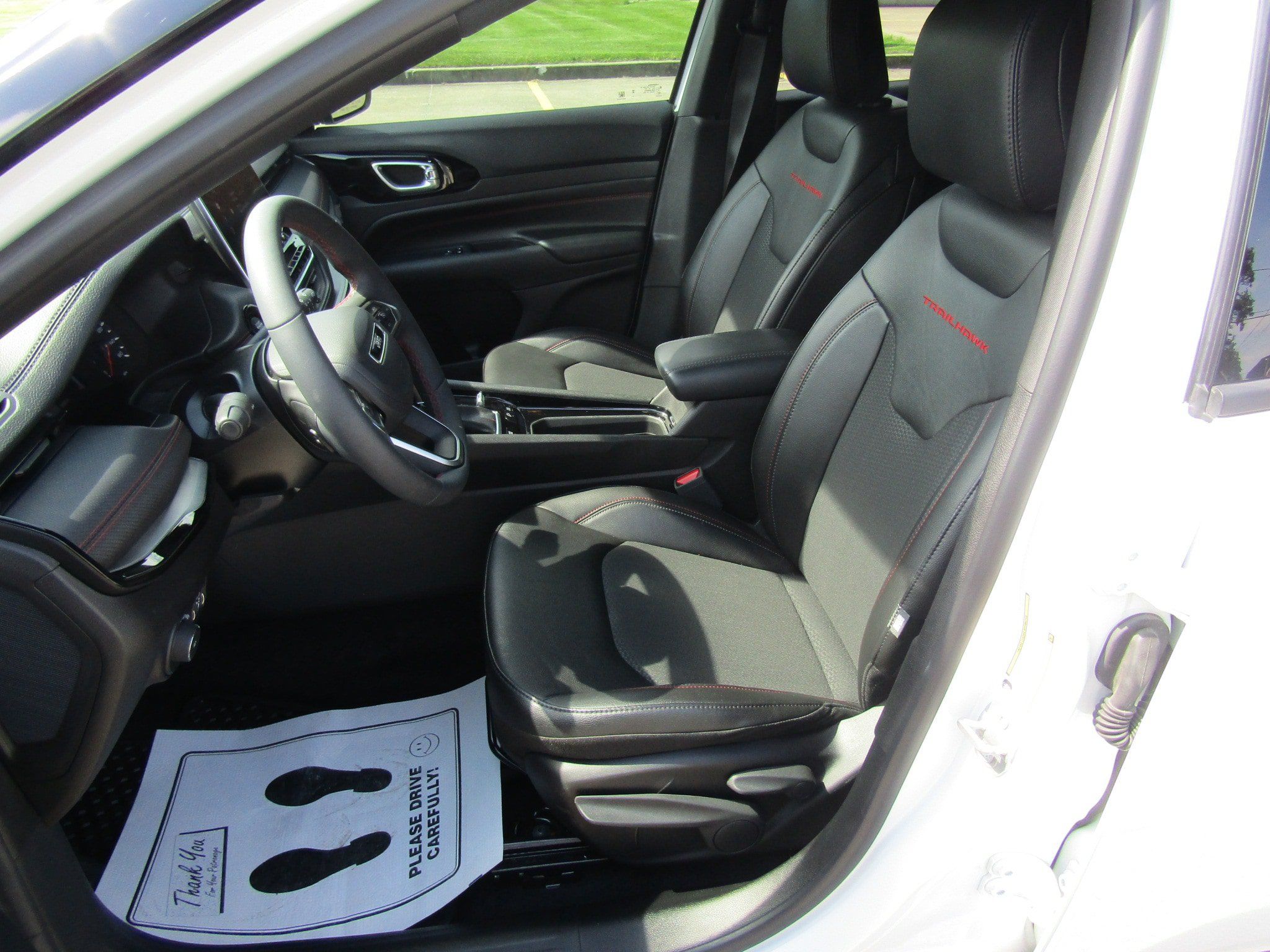 Used 2025 Jeep Compass Trailhawk w/ Sun & Sound Group AWD/4WD image 11