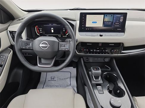 Used 2025 Nissan Rogue SL w/ SL Premium Package image 10