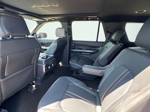 Used 2023 Ford Expedition Platinum AWD/4WD image 6