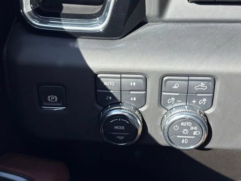 Certified 2025 GMC Sierra 2500 Denali Ultimate AWD/4WD image 32