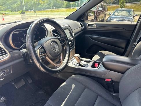 Used 2017 Jeep Grand Cherokee Laredo w/ Quick Order Package 23E AWD/4WD image 15