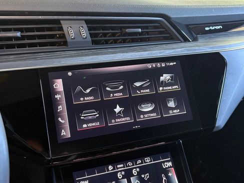 Used 2022 Audi e-tron Premium AWD/4WD image 24