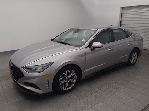 Used 2023 Hyundai Sonata SEL image 2
