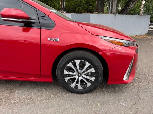 Used 2020 Toyota Prius Prime XLE FWD image 12