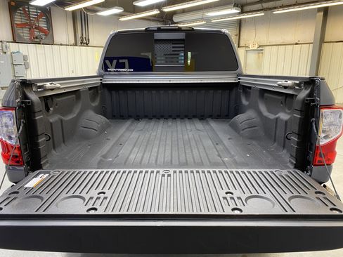 Used 2024 Nissan Titan SV w/ SV Convenience Package image 28